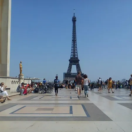 Trocadero Tour Eiffel Studio *